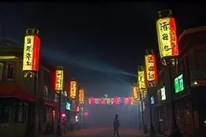 咖啡馆里女生低头搅动杯子，男生在对面欲言又止